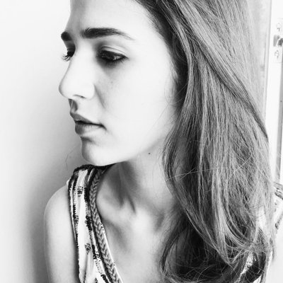 Profile Picture of Shanaya Cyrus Irani (@shanayacirani) on Twitter