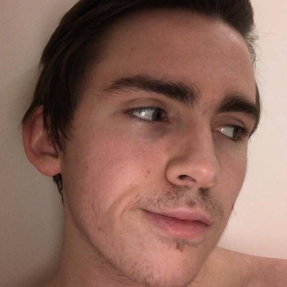 Profile Picture of Hayden Davis (@haydendavis256) on Poshmark