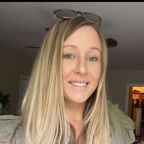 Profile Picture of Karen Galenski (@karengalenski) on Poshmark