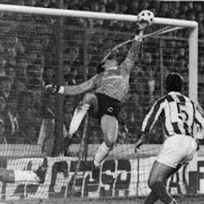 Profile Picture of Adrian Lomas Salazar (@pollitochick) on Twitter