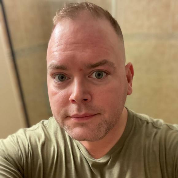 Profile Picture of Dan Piltz (@danpiltz) on Poshmark