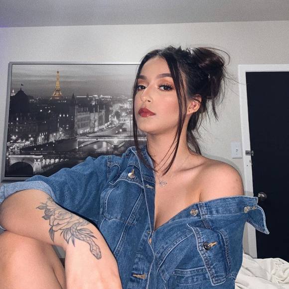 Profile Picture of Ellen Morroni (@ellenmorroni) on Poshmark