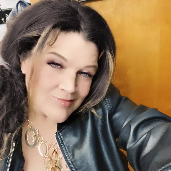 Profile Picture of Michelle santiago Crigger (@reneecrig) on Poshmark