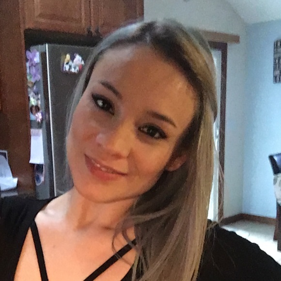 Profile Picture of Sandy Manning (@sandy1285) on Poshmark
