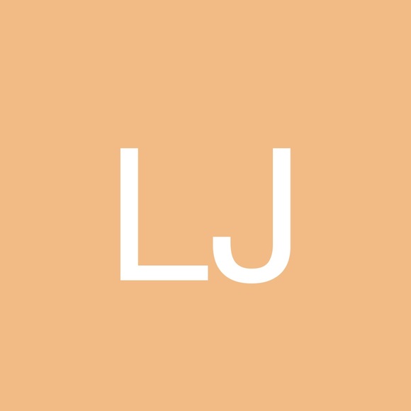 Profile Picture of Lisa Judge (@lisajud) on Poshmark