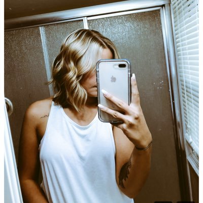 Profile Picture of Mia ☁️ (@miarichards23) on Twitter