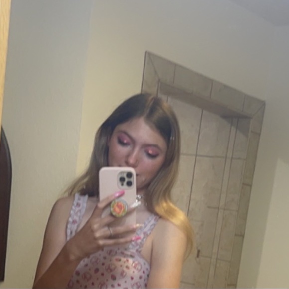 Profile Picture of Hannah Hicks (@hannahhicks6235) on Poshmark