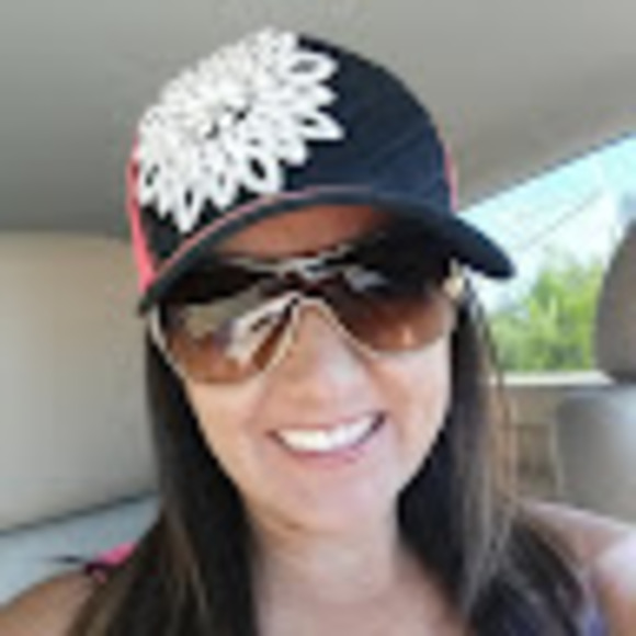 Profile Picture of Andrea Salcido (@andreasalcid980) on Poshmark