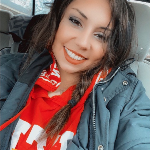 Profile Picture of Rexanna Ebarb (@rexannaebarb22) on Poshmark
