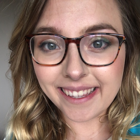Profile Picture of Claire Hunter (@chunter456) on Poshmark