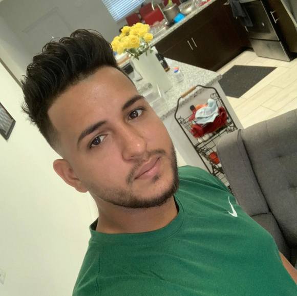 Profile Picture of Daniel Marrero (@danielmarrer811) on Poshmark