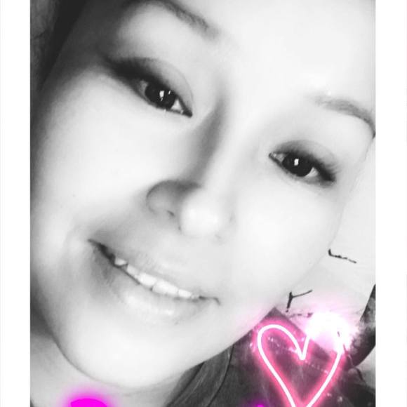 Profile Picture of Barbie Laforge (@barbielaforge) on Poshmark