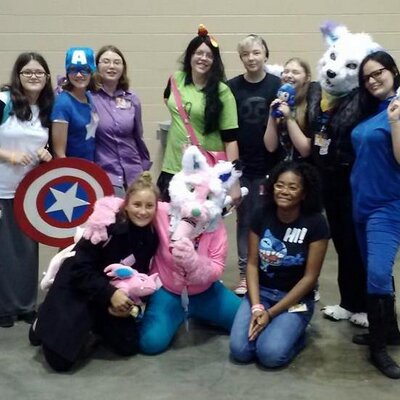 Profile Picture of April Michelle Bott (@BottCosplayer13) on Twitter