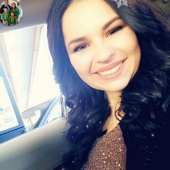 Profile Picture of Ariel Nichole (@aleblanc1990) on Poshmark