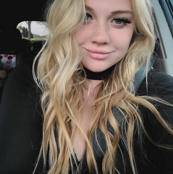 Profile Picture of Evelyn Swift (@evelyn_swift) on Poshmark