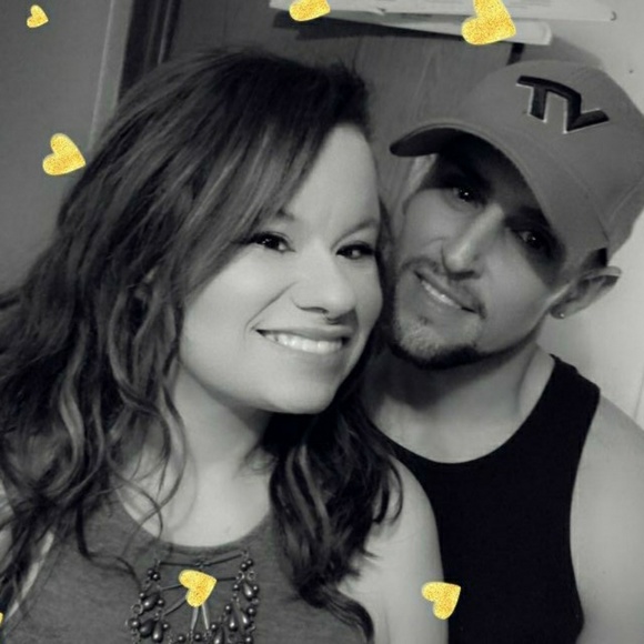 Profile Picture of Tommi Edwards (@tommileigh123) on Poshmark