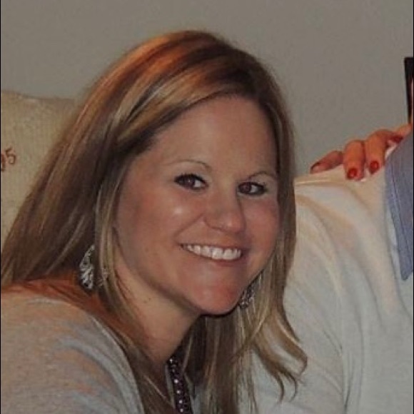 Profile Picture of Liz Filipowicz (@lizflip22) on Poshmark