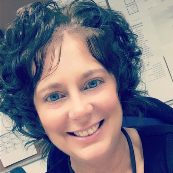 Lori Benischek - Poshmark Profile Picture of Lori Benischek (@loribeni) on Poshmark