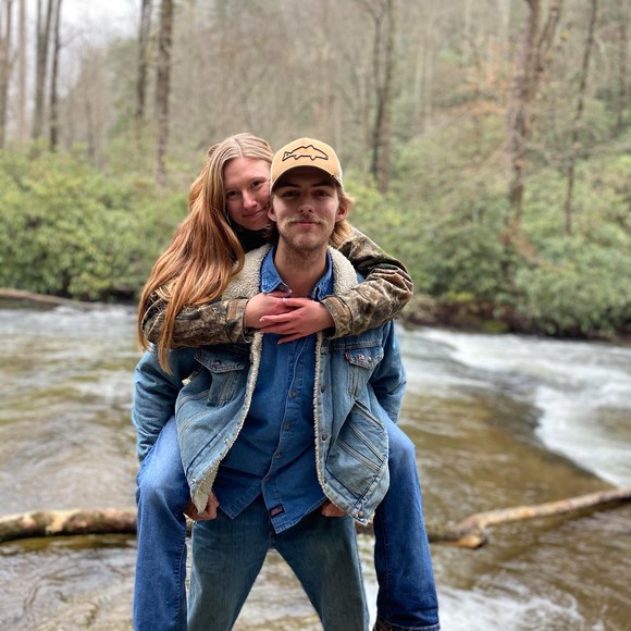 Profile Picture of Emily Tregler (@emmiet9) on Poshmark