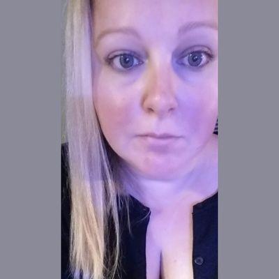 Profile Picture of Terri Dyer (@zombiegurl72) on Twitter