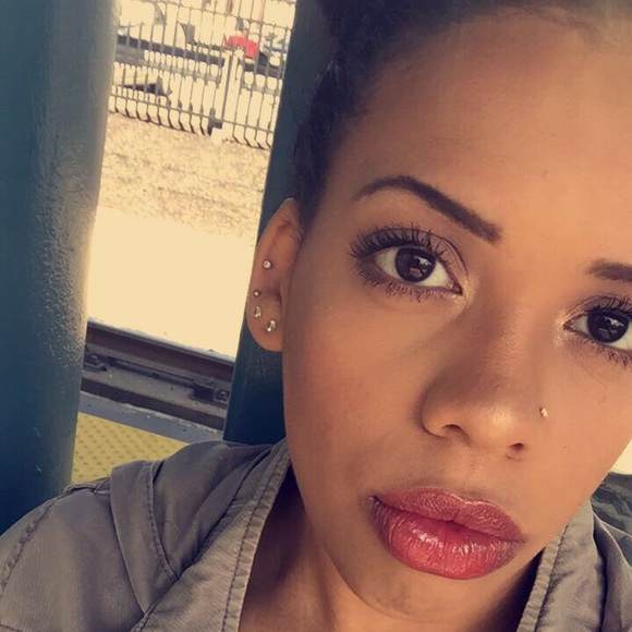 Profile Picture of Samantha Artrip (@xxmanthamariexx) on Poshmark