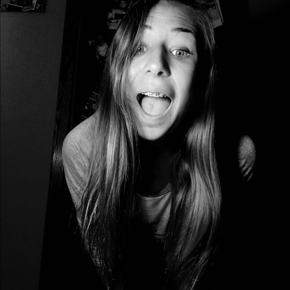 Profile Picture of Alivia Distad (@alivia_distad) on Poshmark