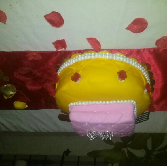 Profile Picture of Cecilia Chavez (@ccchavez2016) on Poshmark