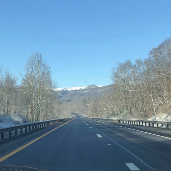 Profile Picture of Julia Sarnowski (@sarnotribe) on Poshmark