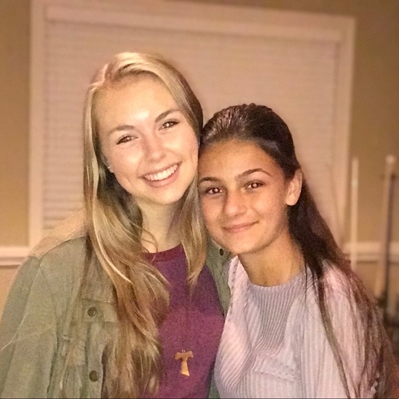 Profile Picture of Sarah Witchey (@sarah_witchey_) on Poshmark