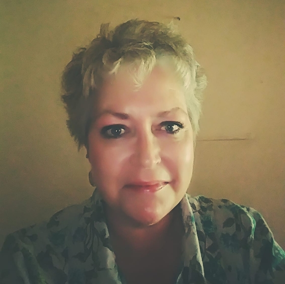 Profile Picture of Erin Cramer (@cramererin1960) on Poshmark