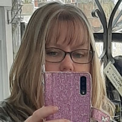 Profile Picture of 📚📖 Sharon 📖📚 (@ShazsBookBlog) on Twitter