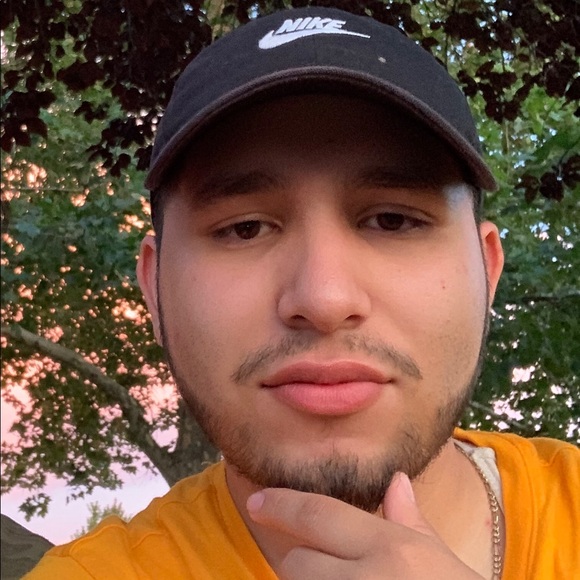 Mauro Reyes - Poshmark Profile Picture of Mauro Reyes (@mauro_reyes) on Poshmark