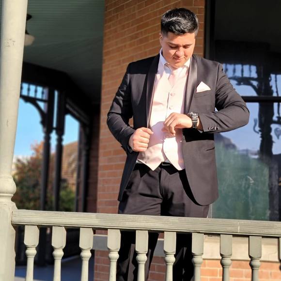 Profile Picture of Alexander Barrios (@alexanderbar428) on Poshmark