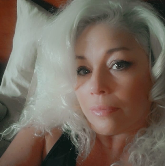 Profile Picture of Shiryl Hobbie trowbridge (@ssalang12) on Poshmark