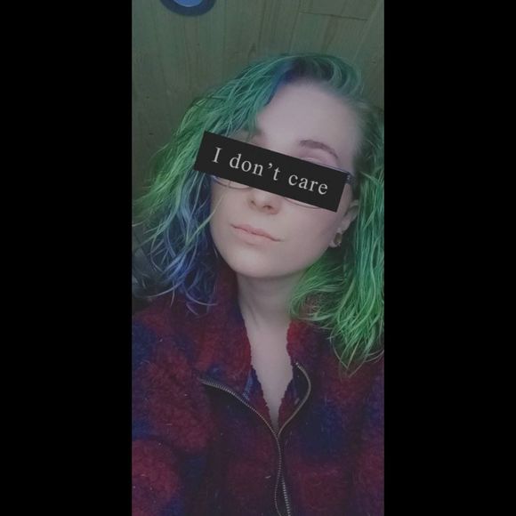 Profile Picture of Samantha Bertsch (@saminwonderland) on Poshmark