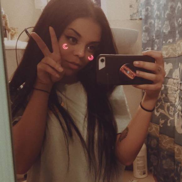 Profile Picture of Angie Sanchez (@thisisntang) on Poshmark