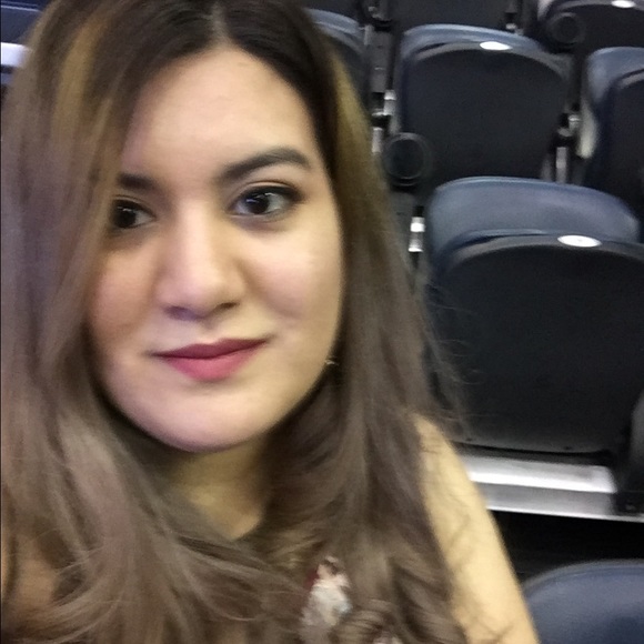 Profile Picture of Daniela Chavez (@nieblina) on Poshmark
