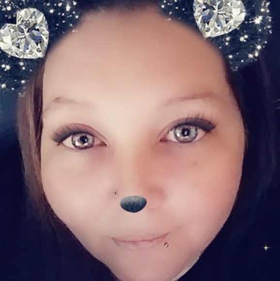 Profile Picture of Shawna Bowen (@shawnaspups) on Poshmark
