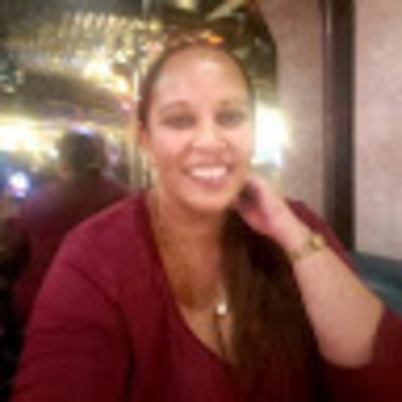 Profile Picture of Lisa Sharp (@lisasharp913) on Poshmark