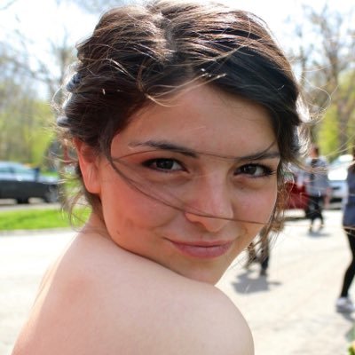 Profile Picture of Isabela Lopez (@itsbellalopez) on Twitter