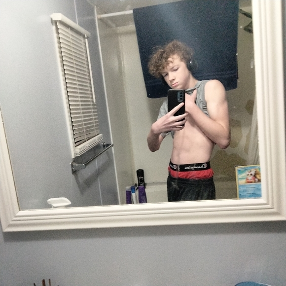 Profile Picture of Damien Scott (@damienscott806) on Poshmark