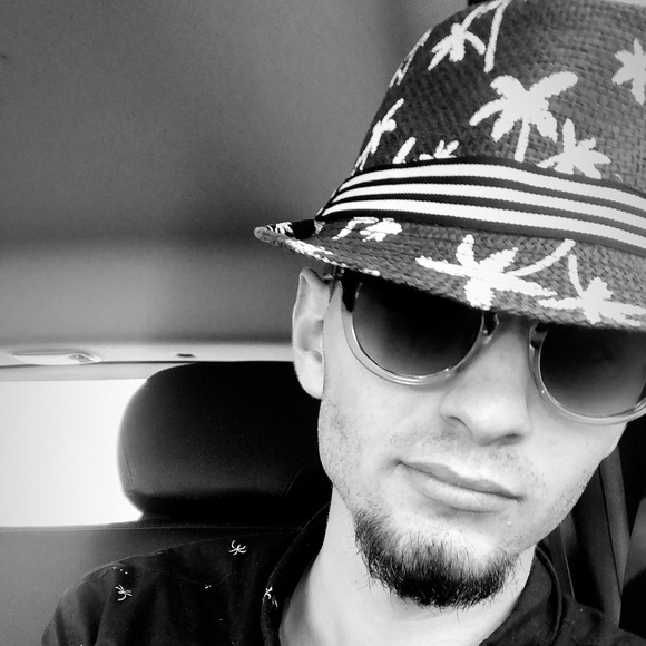 Profile Picture of Justin Nardello (@jdellophoto) on Poshmark