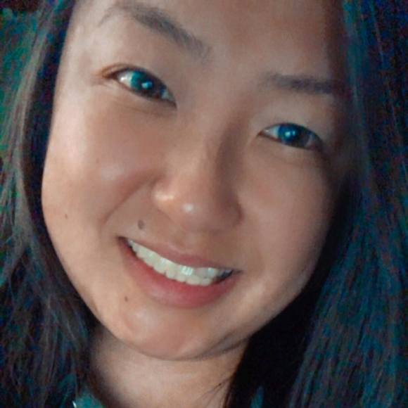 Profile Picture of Mani Lee (@mani_lee) on Poshmark