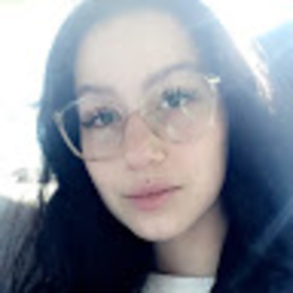 Profile Picture of Lory-ann Doiron (@lodoiron) on Poshmark