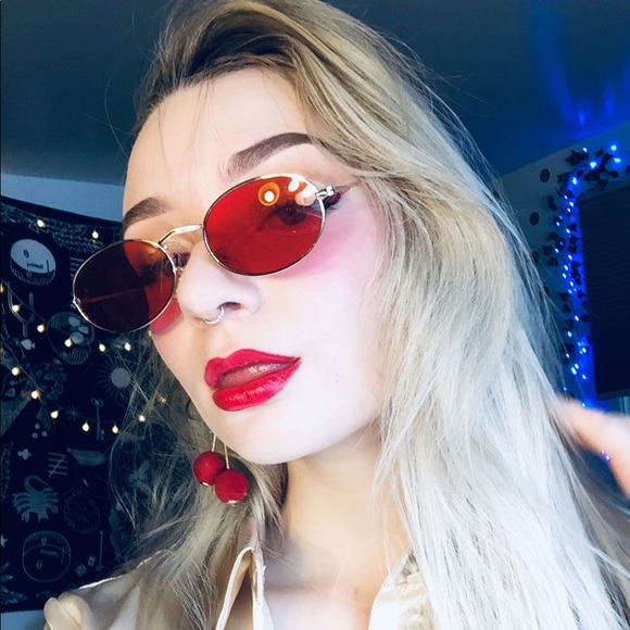 Profile Picture of Meaghan Barry (@megbarryyy) on Poshmark