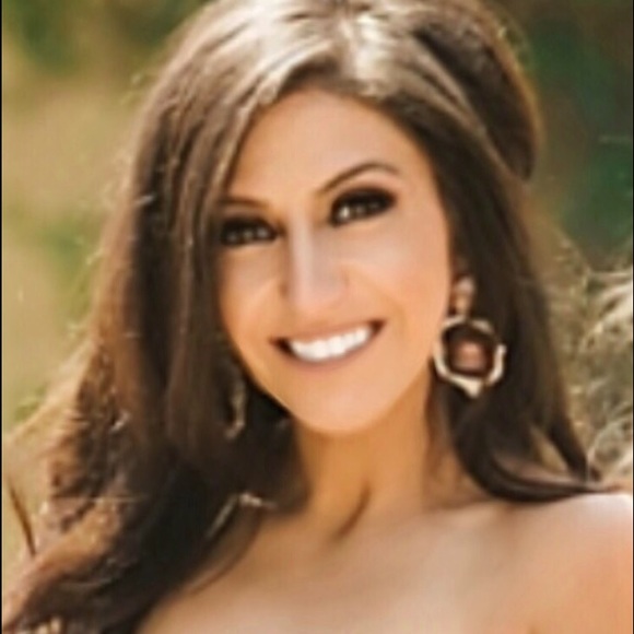 Profile Picture of Voula Kagarakis (@voulala4) on Poshmark