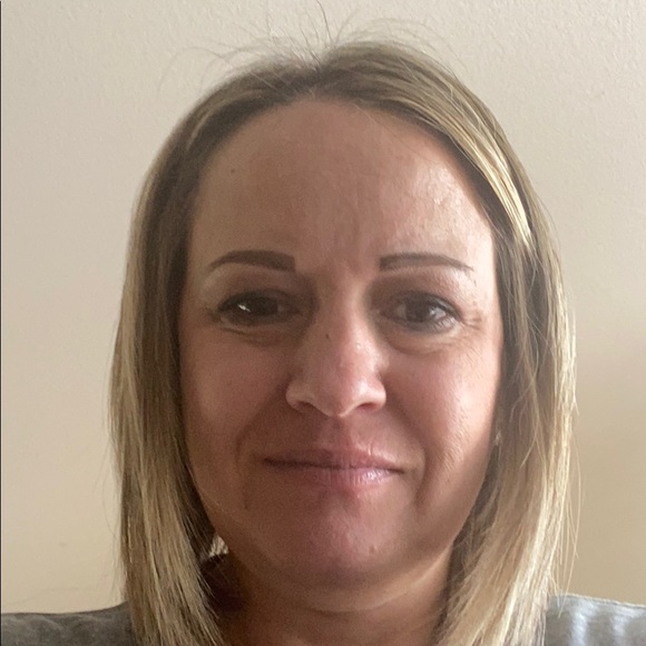 Profile Picture of Julie Santiago (@jsanti75) on Poshmark