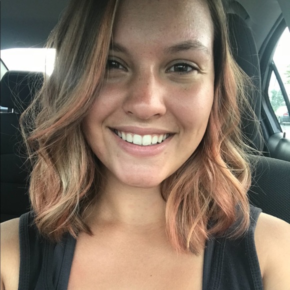 Profile Picture of Ashley Hoerter (@hoerterash) on Poshmark