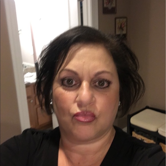 Profile Picture of Maria Armetta (@pia515) on Poshmark