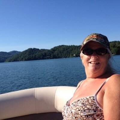 Profile Picture of Susan Barrows (@Susanbracefan) on Twitter